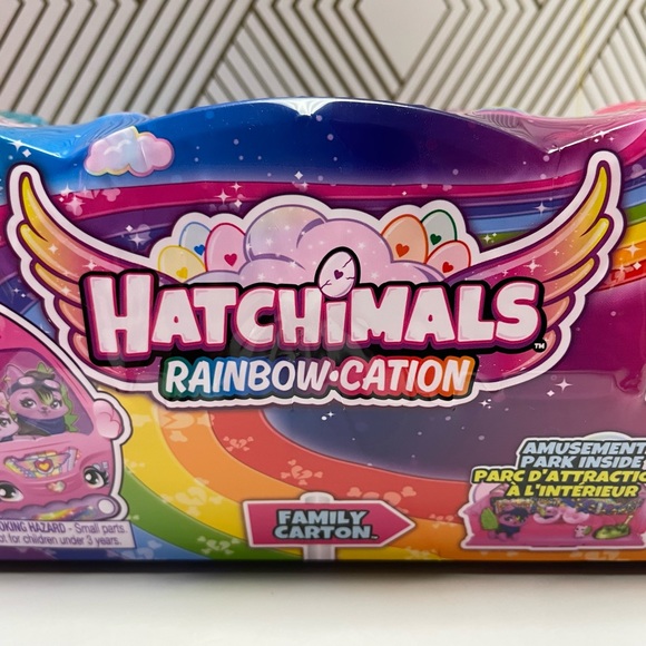 HATCHIMALS Crystal Flyers Rainbow Glitter Doll & Rainbow-cation Family Carton - Picture 4 of 7